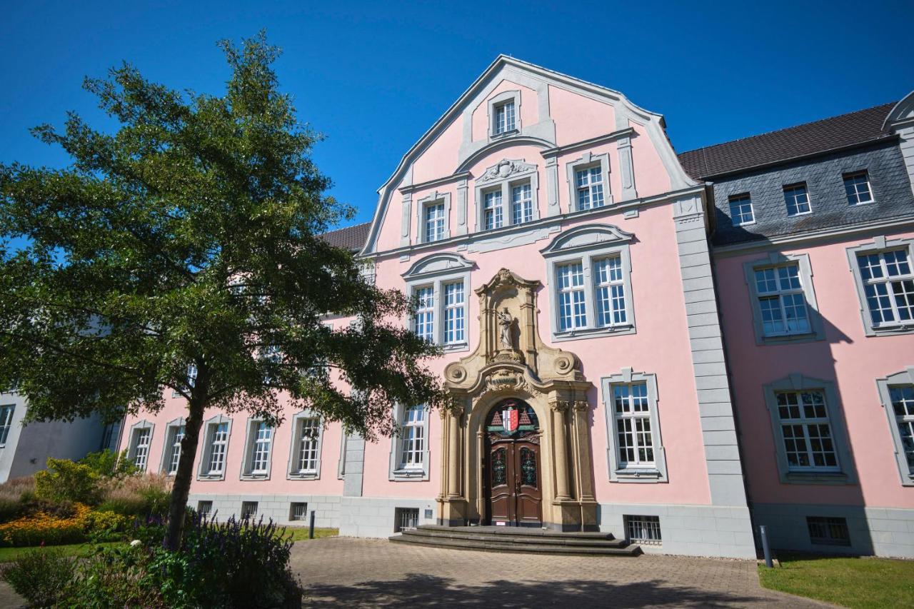Historisches Deluxe Apartment Im Marianum Neuss Exterior photo